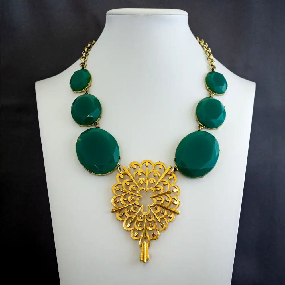 elegant vintage necklace features graduated green chalcedony stones set in subtle gold tone settings
