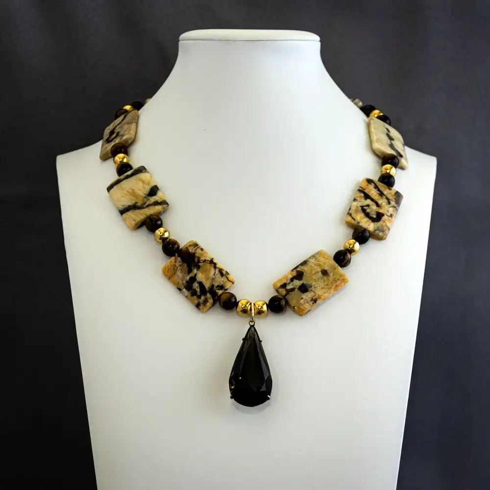 vintage 18-inch necklace features smooth square and 1" x 1.25" rectangular jasper stones