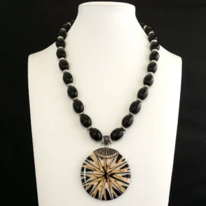 A bold, dramatic sophisticated striking vintage necklace.