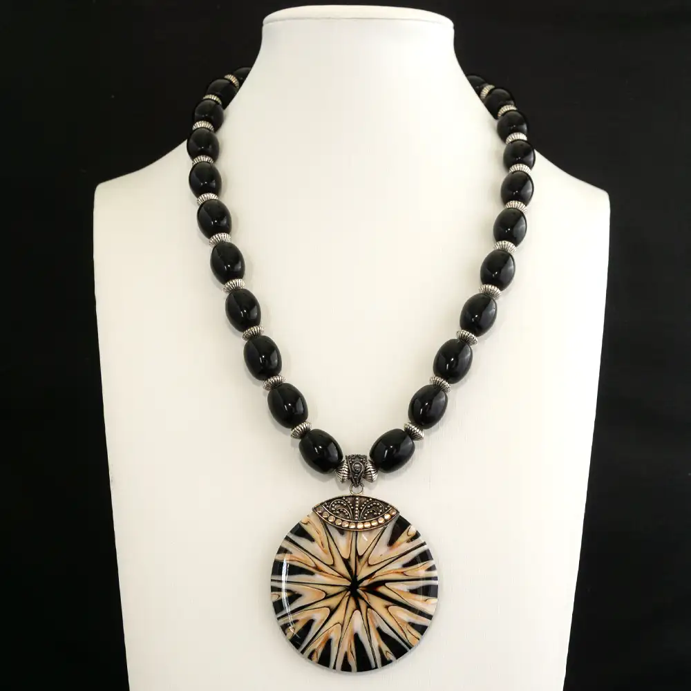 A bold, dramatic sophisticated striking vintage necklace.